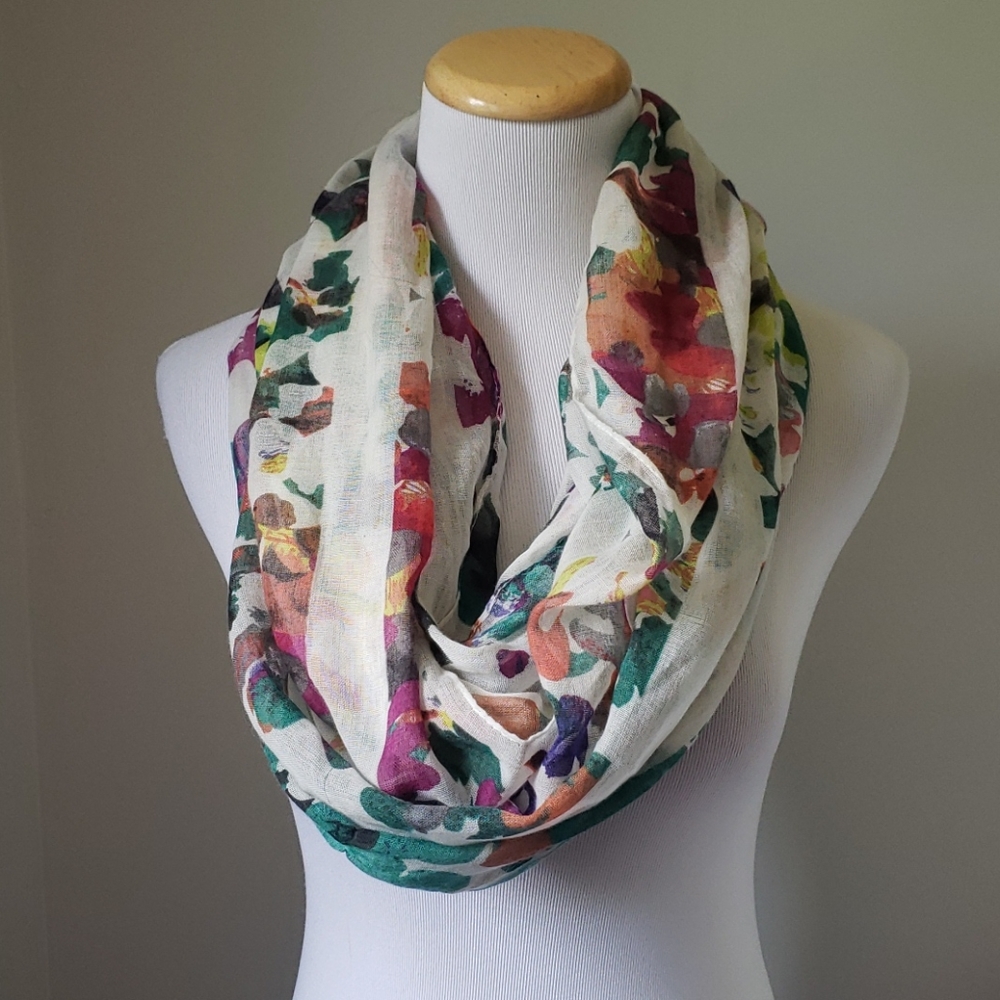 Lightweight flower and white striped infinityscarf